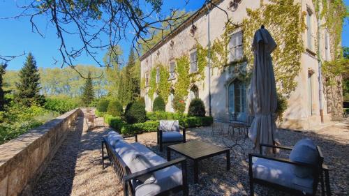 Junas Villa | Château de Cristin du XVIII, authentique et familial - ROSSIconciergerie