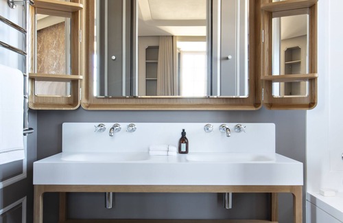 Robins Bay Bed & Breakfast | Château de Ferrand
