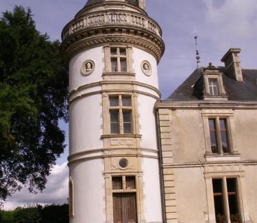 Saint-Cyr-en-Talmondais Bed & Breakfast | Château de la Court d'Aron