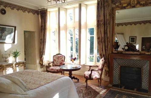Saint-Remy-de-Chargnat Bed & Breakfast | Château de la Vernède, la Grande Vernède