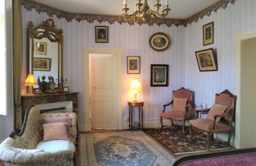 Saint-Remy-de-Chargnat Bed & Breakfast | Château de la Vernède, la Grande Vernède