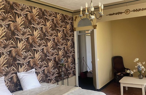 Saint-Cyr-en-Pail Bed & Breakfast | Château de la robiniere