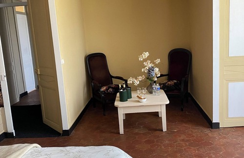 Saint-Cyr-en-Pail Bed & Breakfast | Château de la robiniere