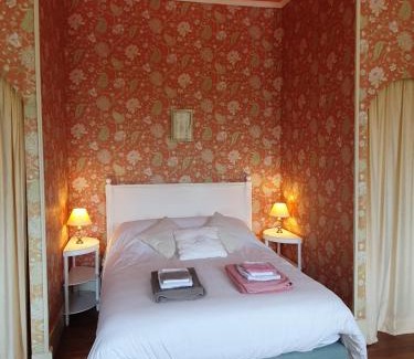 Sembas Bed & Breakfast | Château de Lacenne