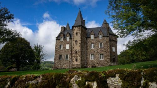 Anglards-de-Salers Bed & Breakfast | Château de Longevergne