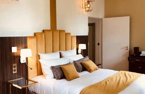 Varilhes Hotel | Château de Longpré