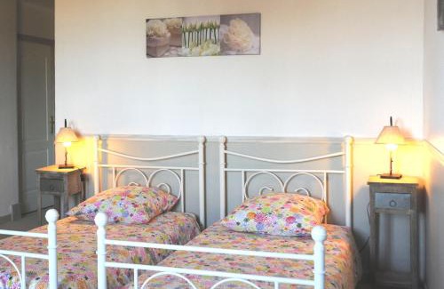 Roanne Bed & Breakfast | Château De Matel