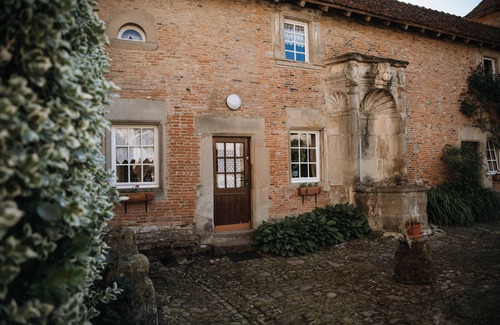 Azoudange Apartment | Château de Romécourt, garden accommodation