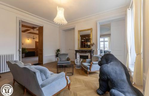 Joze House | Château De Saint Mayeul