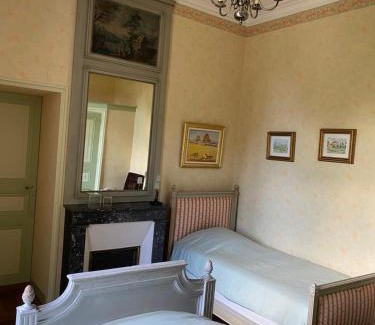 Saint-Fulgent Apartment | Château de St-fulgent, gîte La Tour