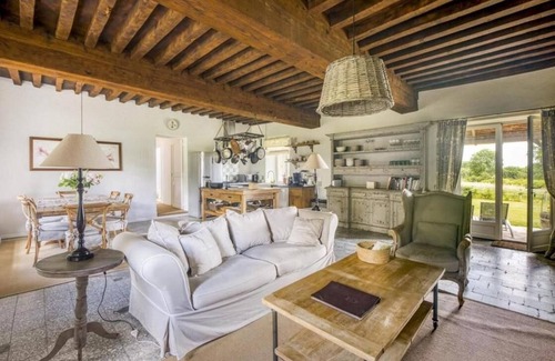 Poil Bed & Breakfast | Château de Villette
