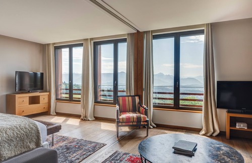 Cruseilles Hotel | Château des Avenieres