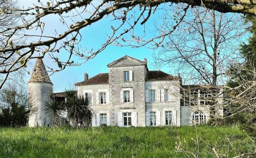 Agris Bed & Breakfast | Château des Fouilloux