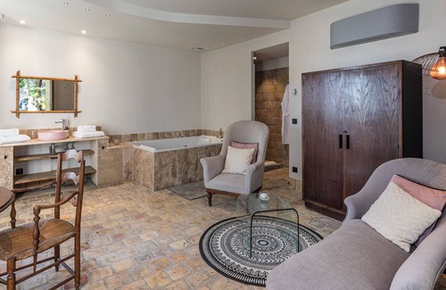 Quincie-en-Beaujolais Hotel | Château du Souzy