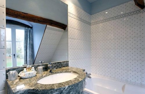 Bezancourt Hotel | Château du Landel, The Originals Relais