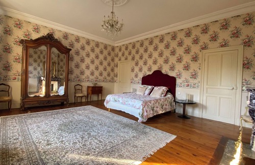 Sainte-Croix-de-Volvestre Bed & Breakfast | Château Dans la Forêt Royale de Sainte Croix Volvestre