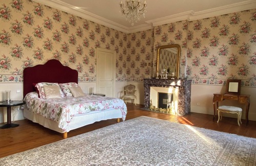 Sainte-Croix-de-Volvestre Bed & Breakfast | Château Dans la Forêt Royale de Sainte Croix Volvestre