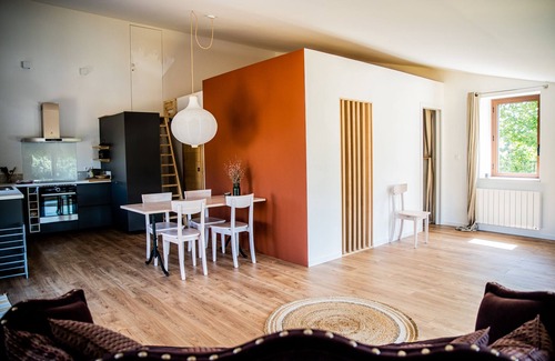 Assignan Condo | Château Les Poules - new bright modern and cosy loft
