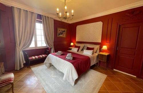 Saint-Genest-Lerpt Bed & Breakfast | Château Philip