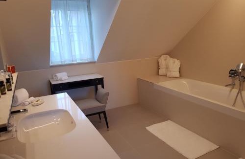 Montlucon Hotel | Château Saint-Jean, Relais & Châteaux