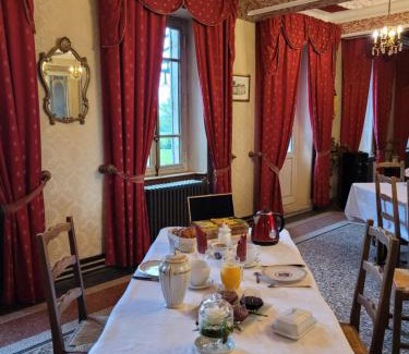 Condal Bed & Breakfast | Château St Sulpice Chambre Porcelaine