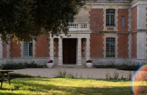 Fajolles Apartment | Château Stay – 1BR 4P with Pool & Park Access