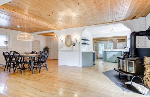 Sainte-Lucie-des-Laurentides Ski Chalet | Chalet Parfait Pour Passer du bon Temps en Famille ou Entres Amis!