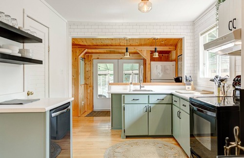 Sainte-Lucie-des-Laurentides Ski Chalet | Chalet Parfait Pour Passer du bon Temps en Famille ou Entres Amis!