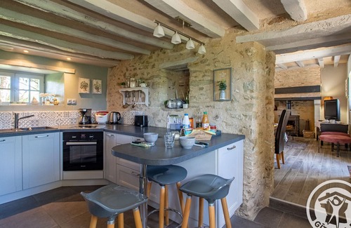 Morannes Cottage | Charming cottage with garden, near water activities