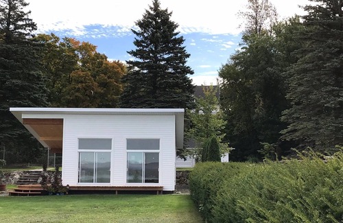 Saint-Michel-de-Bellechasse House | Chalet in the heart of an estate facing the Island of Orleans on the banks of the St. Lawrence