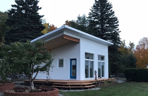 Saint-Michel-de-Bellechasse House | Chalet in the heart of an estate facing the Island of Orleans on the banks of the St. Lawrence