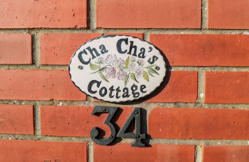 Ruswarp Cottage | CHA CHA'S COTTAGE, family friendly, with pool in Whitby