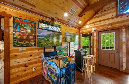 Caton House | Cha Chas Castle 8BR Sleeps 30 w Pool Jacuzzi