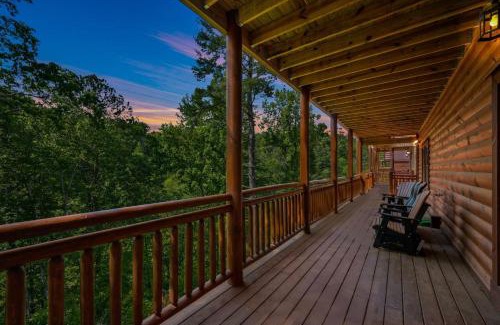 Caton House | Cha Chas Castle 8BR Sleeps 30 w Pool Jacuzzi