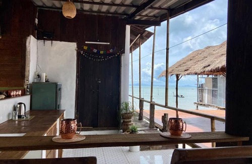 Ko Lanta Old Town House | Chaba House: Boutique Waterfront Home with Sunrise View
