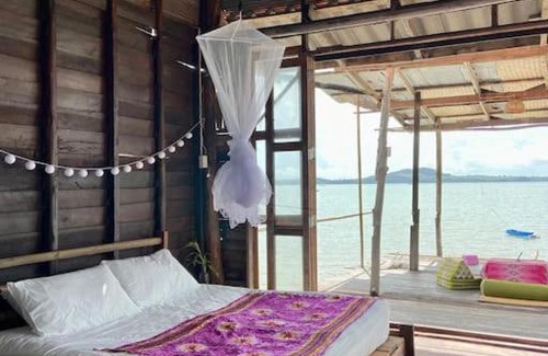 Ko Lanta Old Town House | Chaba House: Boutique Waterfront Home with Sunrise View