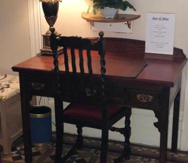 Sandown Hotel | Chad Hill Hotel