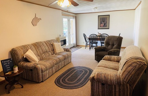 Upper Tract House | Chad’s place 4- Bedroom 2-BR home at Smoke Hole Wi-Fi -Pet Friendly- sleeps 8-10