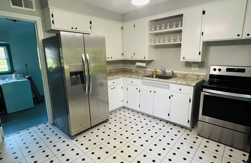 Russell Township House | Chagrin Falls light filled 2 bed 1 bath a Mile from the Village
