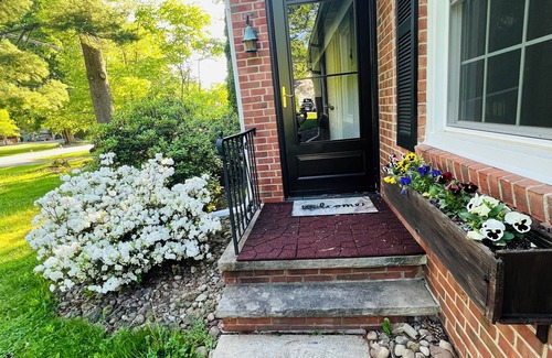 Russell Township House | Chagrin Falls light filled 2 bed 1 bath a Mile from the Village