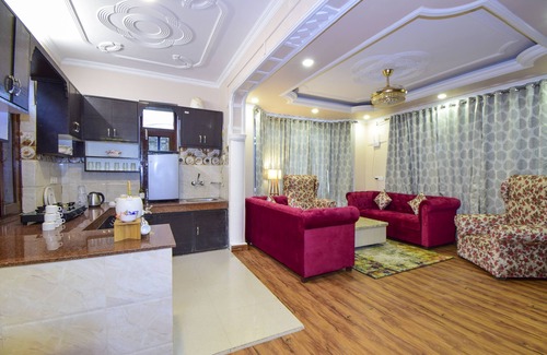 Shilon Bagh Cottage | Chail Cabana 3BHK Villa - King sized be,Wi-Fi+Garden+BBQ+Bonfire