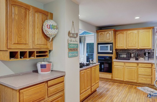 Ingleside House | Chain O' Lakes life.serene bay w/private beach access. Kayaks & Boats welcome