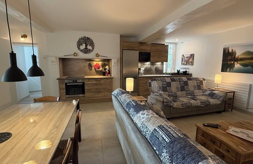 Chateau-Chinon House | CHAINTRE LA FERME. Large, comfortable house with superb views over the valley