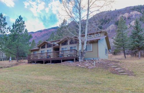 Carbondale House | Chair Mountain Cabin at Filoha Meadows