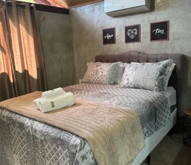 Penedo Cabin | Chalé 05 com hidro e cozinha no coração de Penedo