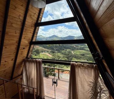 Sapucai-Mirim Cabin | Chalé Canto da Mata - Com Piscina e Café da Manhã