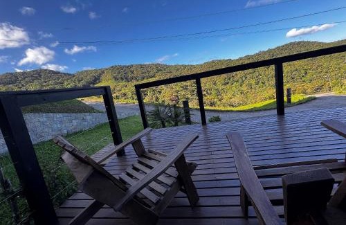 Sao Pedro de Alcantara Ski Chalet | Chalé com hidro, lareira e cozinha, perto Floripa