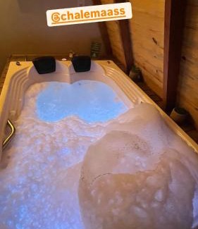 Pomerode Ski Chalet | Chalé de madeira com vista para o rio