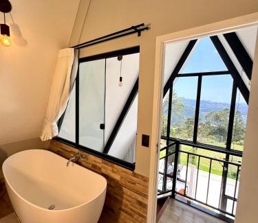 Nova Friburgo Ski Chalet | Chalé na Serra com banheira e vista incrível