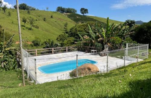 Conduru Villa | Chalés São João - a 500m da Cachoeira de Bom Jardim - com piscina